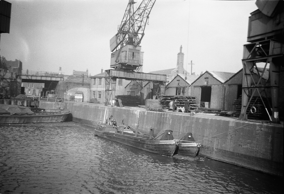 19430000c GUCC Grand Union Canal by Barge Captain CHRISTIAN VLASTO (m. Abbas) 04.jpg